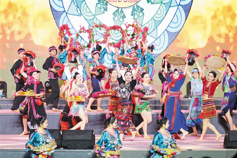 民族大聯歡 共譜和諧曲——2025年三亞市慶祝海南黎族苗族傳統節日“三月三”系列活動開幕式暨主題文藝晚會側記